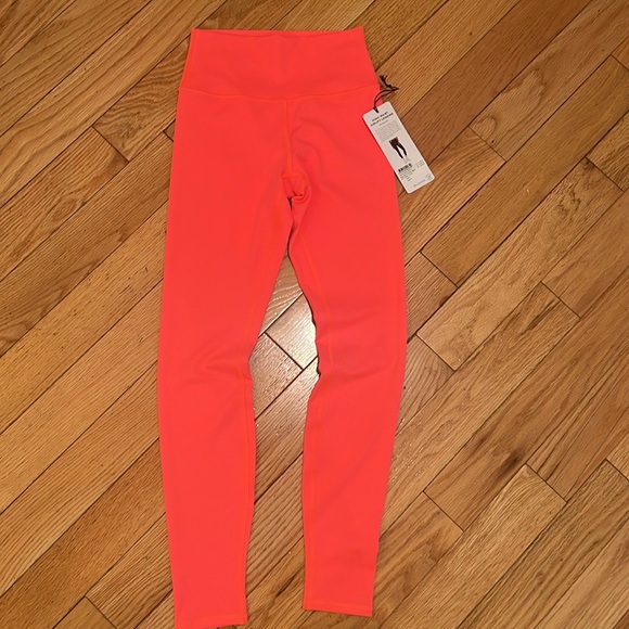 ALO Yoga High-Waist Airlift Legging - Picture 5 of 8